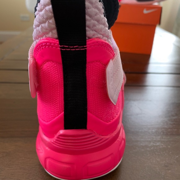 NEW Nike Lebron Soldier XII 12  (GS) - Picture 4 of 7